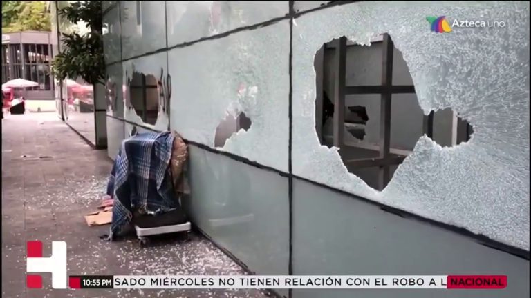 Vándalos destrozaron comercios durante marcha de Ayotzinapa en la Ciudad de México