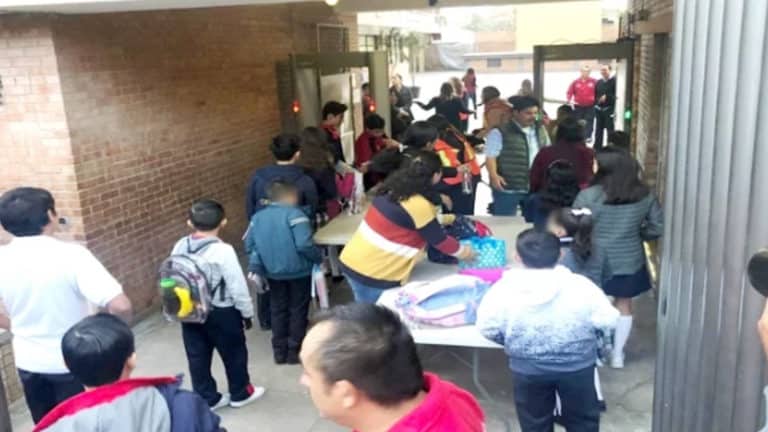 Regresan a clases estudiantes del Colegio Cervantes en Torreón, Coahuila