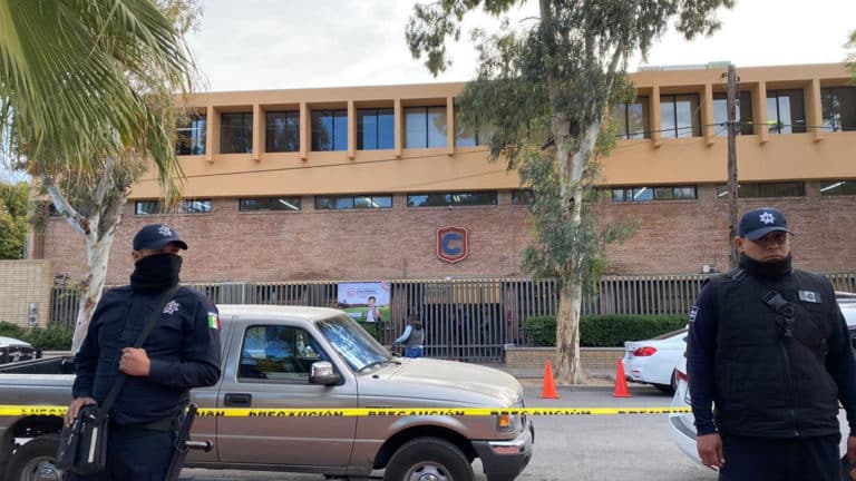 Detienen al abuelo del estudiante que mató a su profesora en Torreón, Coahuila
