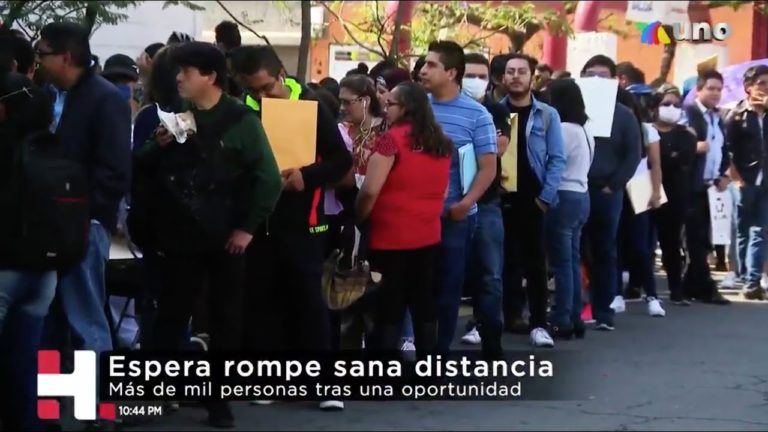 Cientos acuden al llamado del IMSS para contratar médicos, enfermeros y ayudantes generales