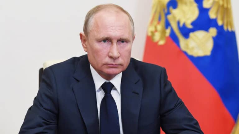 Vladimir Putin afirma que sanciones contra Rusia son una declaración de guerra