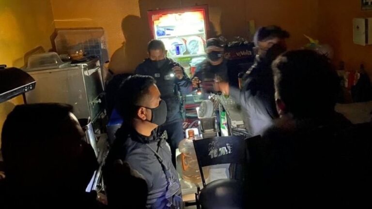 Clausuran bar clandestino en Pachuca, Hidalgo; el acceso era por un refrigerador falso