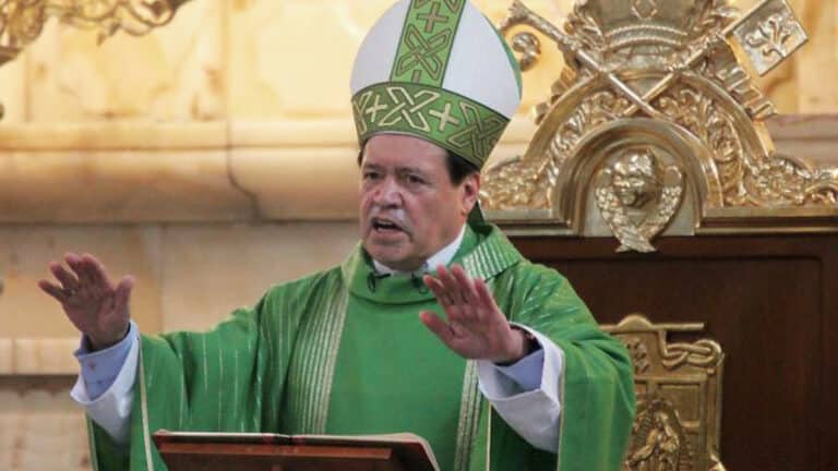 Cardenal Norberto Rivera es hospitalizado por COVID-19