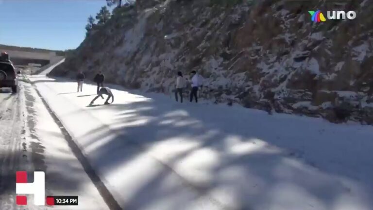 Bajas temperaturas en Durango causan acumulación de nieve y hielo en carreteras