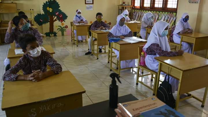 Mujeres y niñas ya no están obligadas a usar el hiyab en escuelas de Indonesia
