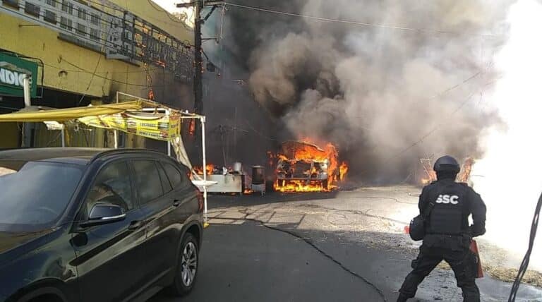 Se incendia pipa de gas cerca del Mercado de Jamaica en la CDMX; ocho personas heridas