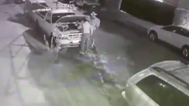 38 segundos bastaron para que rateros en Jalisco abrieran el cofre y robaran autopartes