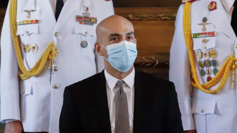 Renuncia ministro de Salud de Paraguay, Julio Mazzoleni, en medio de crisis sanitaria 