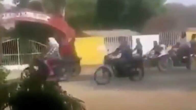 Expulsan al Ejército Mexicano de la zona caliente de Aguililla, Michoacán; pobladores festejan