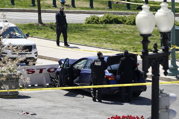 Automovilista embiste a policías en el Capitolio de Washington; el recinto fue cerrado