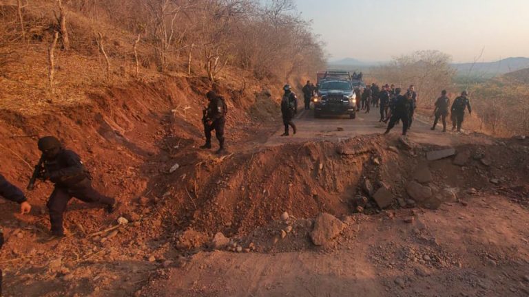 AMLO informa que dos militares murieron tras emboscada en Aguililla, Michoacán