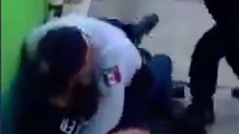 Caso de abuso policial en Pachuca, Hidalgo; 3 agentes someten a un hombre y lo golpean
