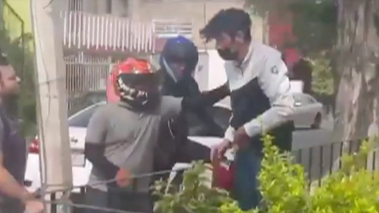Ladrón de celular en Jalisco intenta escapar y termina atropellado; ciudadanos lo golpean