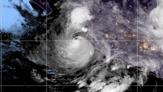 “Enrique” se mantiene como huracán categoría 1; provocará lluvias en nueve estados