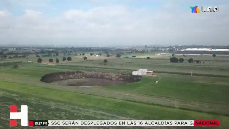 Sigue creciendo el socavón de Santa María Zacatepec, Puebla; hay afectaciones para los vecinos