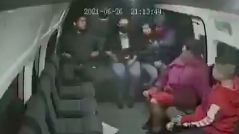 Solo 24 segundos tardó un ladrón en despojar de sus pertenencias a usuarios del transporte público