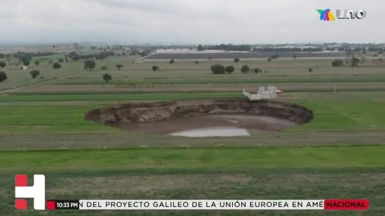Sigue creciendo el socavón de Puebla por cuarto día consecutivo; tiene casi 100 metros de diámetro