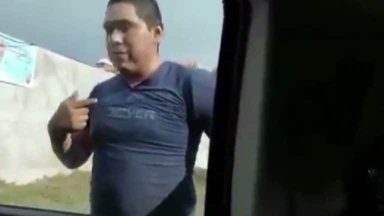 Mujer agredida por sujeto en Huejotzingo, Puebla, es rescatada por vecinos que presenciaban el acto