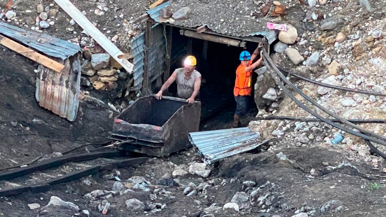 Rescatan cuerpo del séptimo y último minero atrapado en mina de Múzquiz, Coahuila