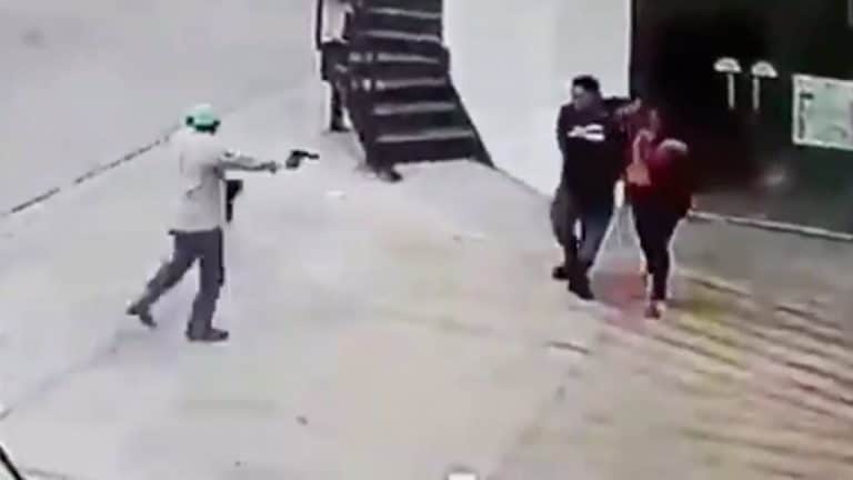 Delincuente en Tabasco se acerca a pareja y les apunta con pistola para robarles una motocicleta