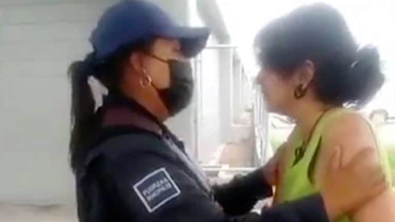 Oficial de policía de Saltillo salva a mujer que pretendía suicidarse lanzándose a los automóviles
