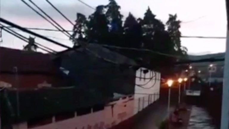 Pobladores y autodefensas se enfrentan al Cartel de Jalisco; madre de familia recibe bala perdida