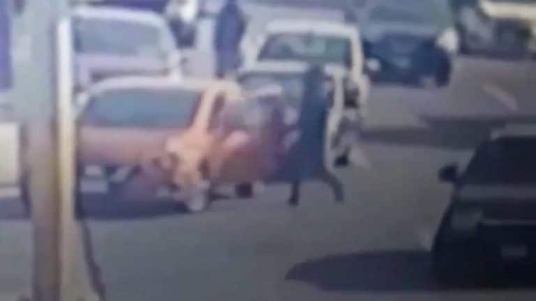 Cansados de la inseguridad, ciudadanos someten a ladrón y lo golpean hasta quitarle el arma