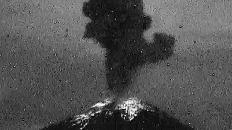 Reportan otra explosión en el Popocatépetl; emite fumarola de 3 km de altura
