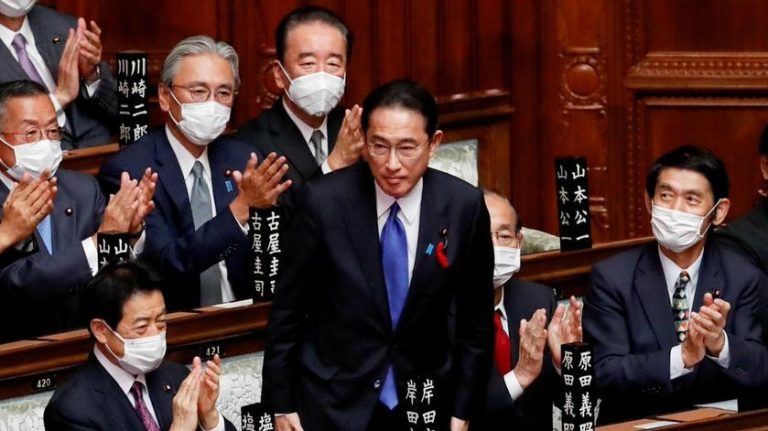 Fumio Kishida asume cargo como nuevo primer ministro de Japón