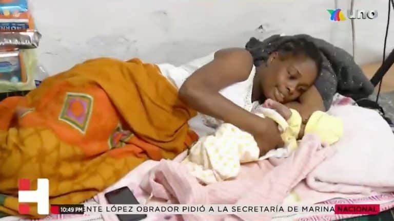 Esther es la primera bebé con raíces haitianas que nace en México; la cigüeña llegó en Monterrey