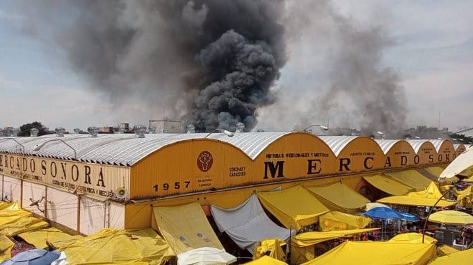 Se registra incendio en Mercado de Sonora; las llamas fueron controladas