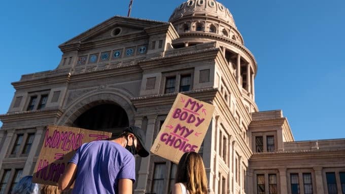 Corte Suprema de EUA anula el derecho constitucional al aborto