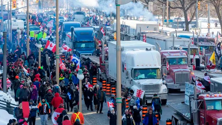 Camioneros protestan en Canadá; piden fin a restricciones sanitarias por Covid-19