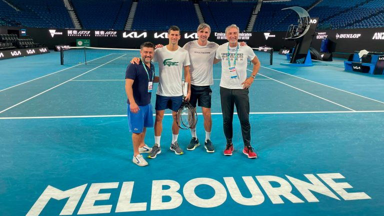 Tenista serbio Novak Djokovic gana batalla judicial contra su deportación de Australia