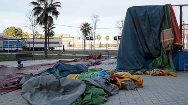 Muere una menor cuando fuertes vientos levantaron castillo inflable en España