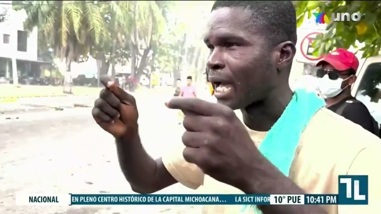 Se enfrentan migrantes con piedras y palos contra la Guardia Nacional en Chiapas