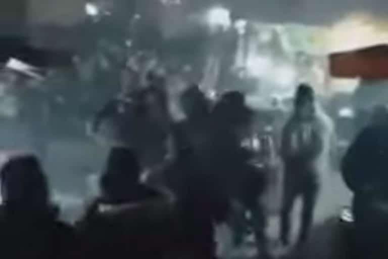 Castillo de pirotecnia cae sobre multitud en Hidalgo; reportan al menos 5 heridos