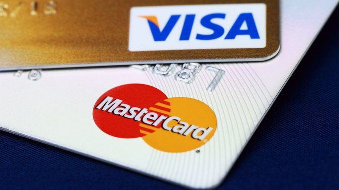 Empresas Mastercard y Visa suspenden sus operaciones en Rusia