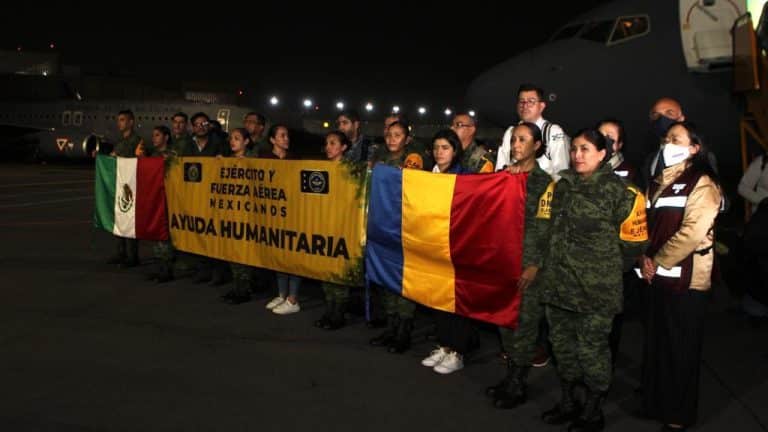 Aterriza segundo vuelo que repatria a mexicanos que huyeron de Ucrania
