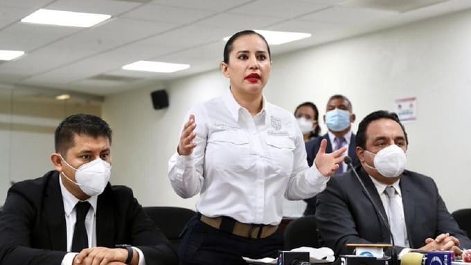 Sandra Cuevas ofrece disculpa pública a policías auxiliares ante el juez
