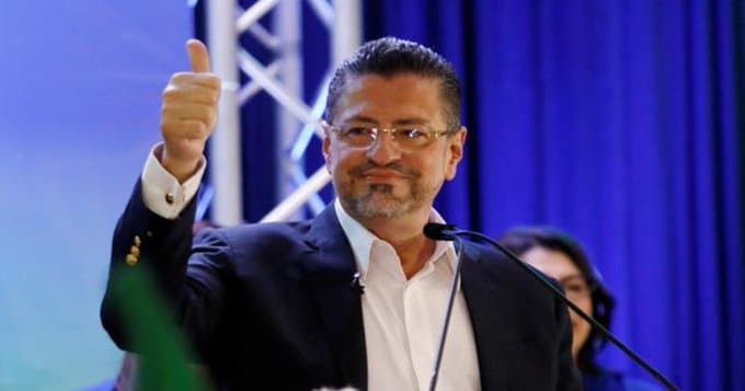 Rodrigo Chaves es el próximo presidente de Costa Rica tras ganar elecciones