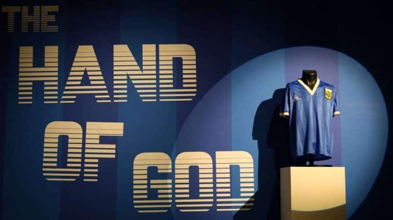Camiseta de Maradona de la “Mano de Dios” se subasta por 8.4 millones de euros