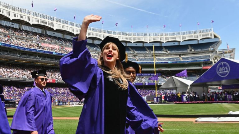 Taylor Swift recibe doctorado Honoris Causa de la Universidad de Nueva York