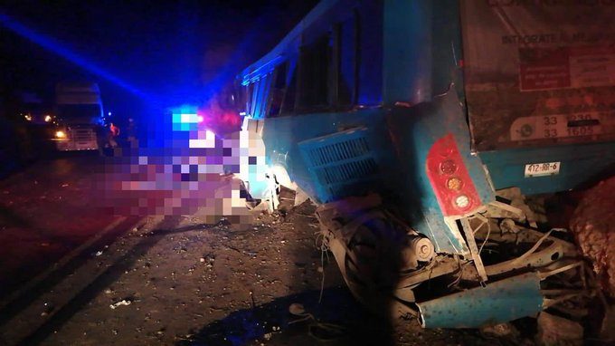 Al menos 14 muertos es el saldo de un accidente de autobús en Jalisco