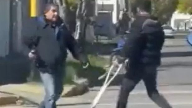 Motociclista pelea con presunto discapacitado en Buenos Aires