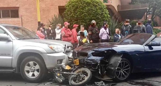 Ladrones asaltan a conductor y víctima los arrolla con su BMW en Colombia