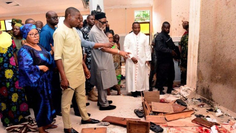 Ataque contra iglesia católica deja al menos 50 muertos en Nigeria