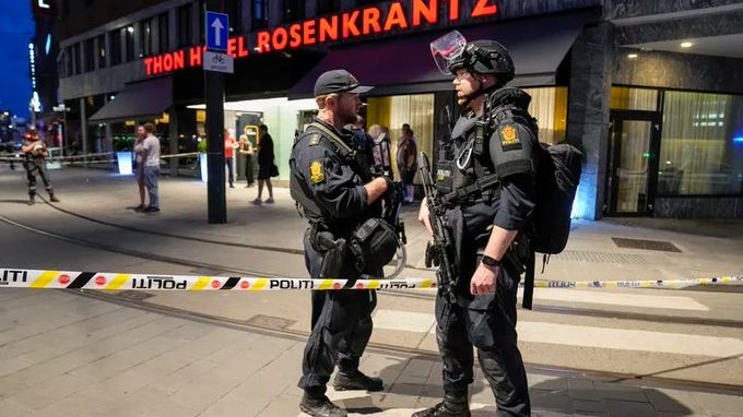 Dos muertos y al menos 21 heridos tras un tiroteo en Oslo, Noruega