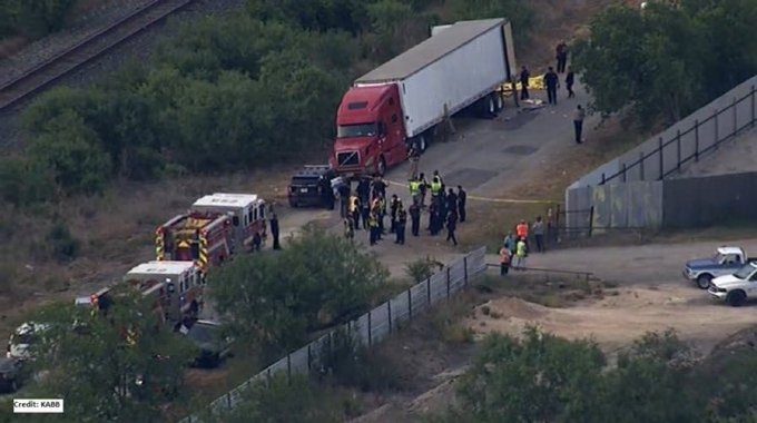 Imputan a cuatro por el hallazgo de tráiler con 53 migrantes muertos en Texas