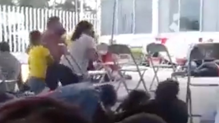 Balacera afuera de centro de vacunación en Puebla deja varios heridos